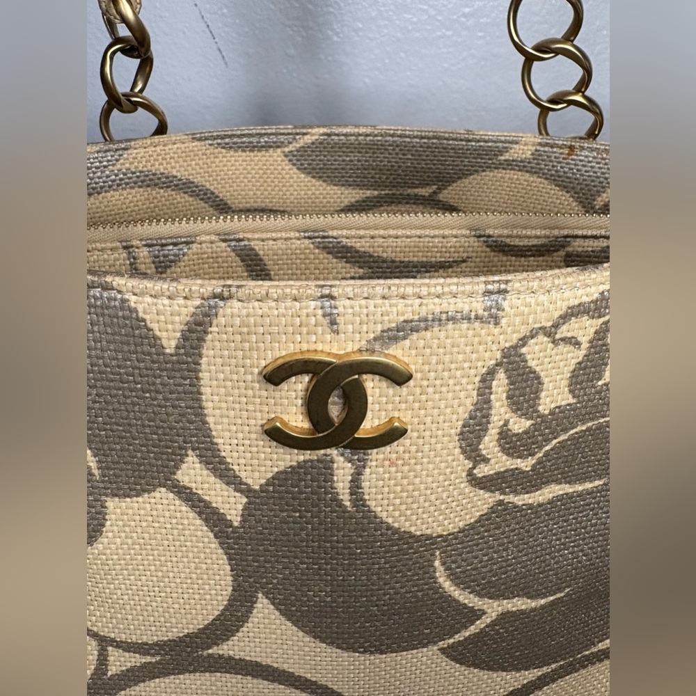 CHANEL Camellia Raffia CC Logo Chain Tote - Picture 4 of 16